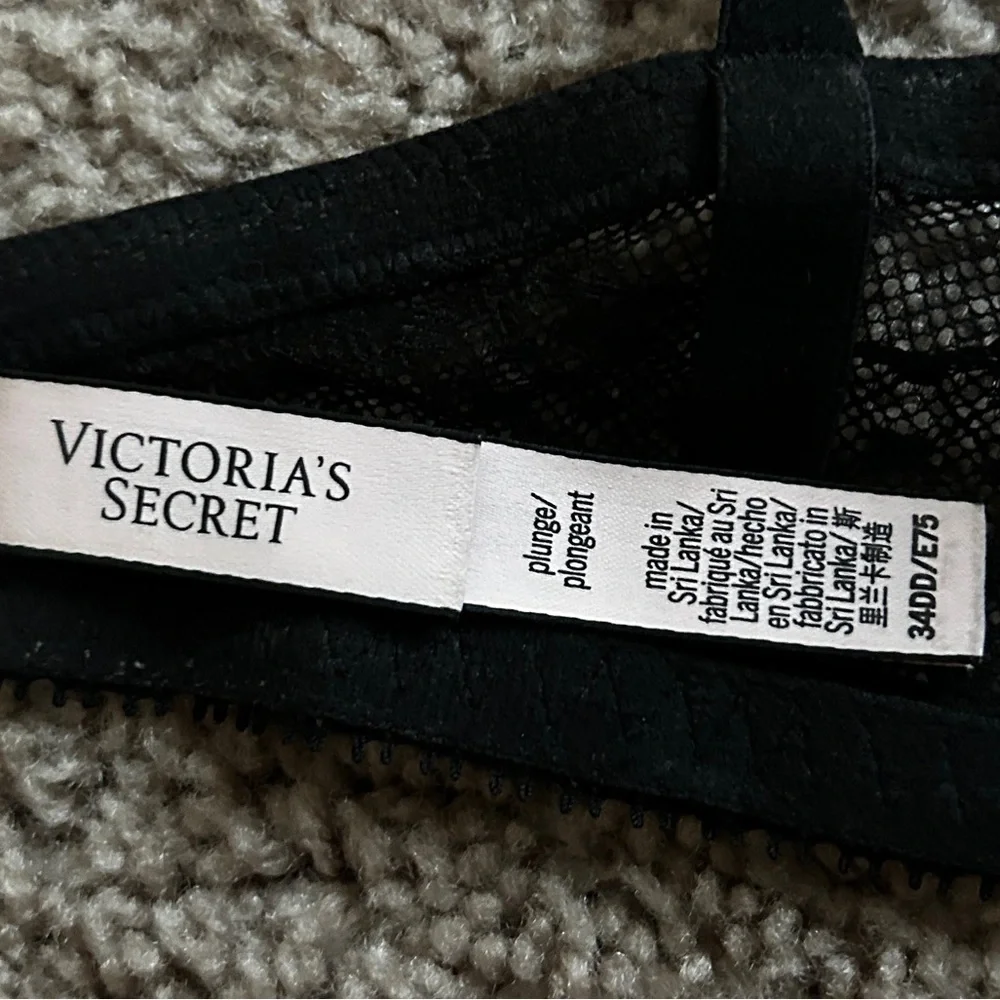 Victoria's Secret Black Lace Plunge Underwired Bra Size 34DD